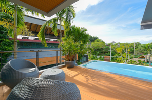 Villa Pool Access