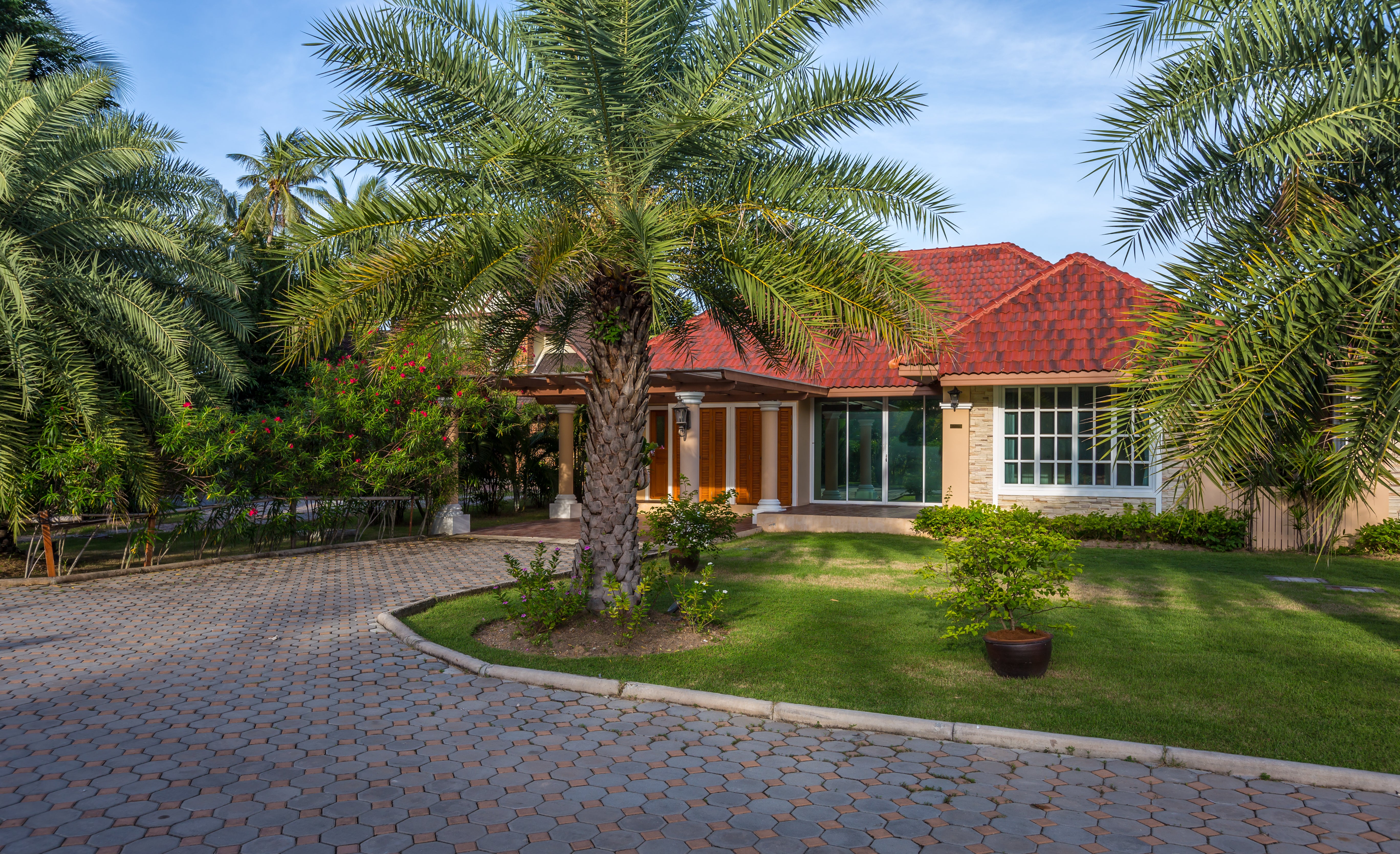 Seafront Jacuzzi Villa
