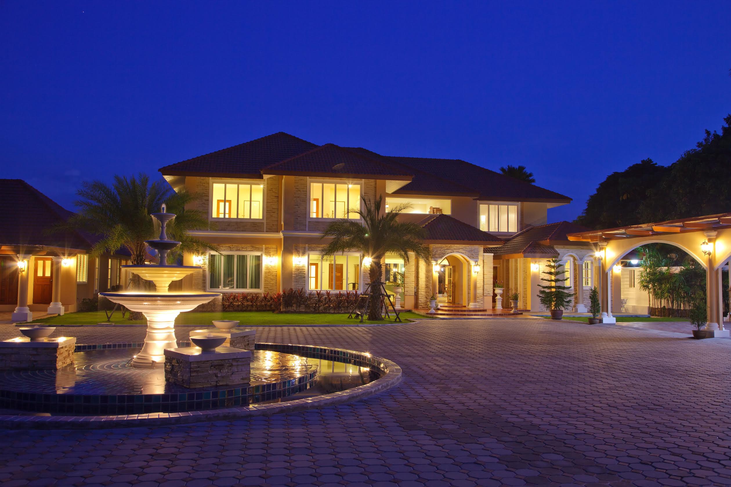 Spacious Tropical Pool Villa