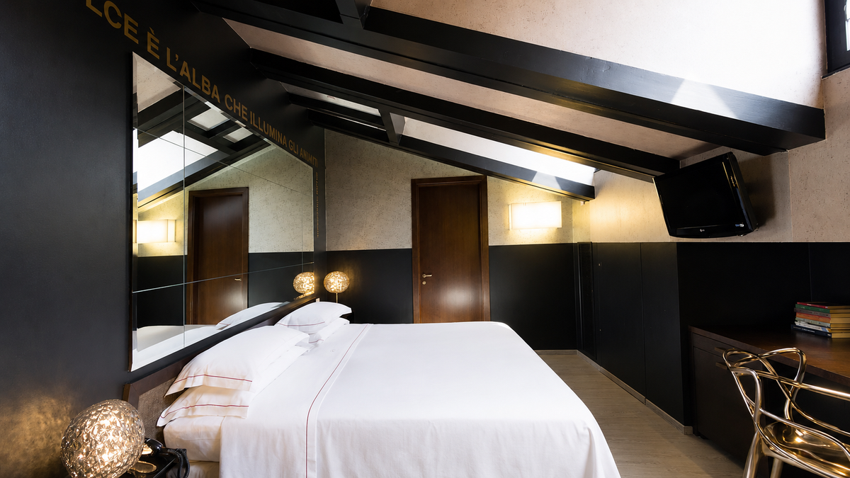 A Deluxe room at Phi Hotel Bologna