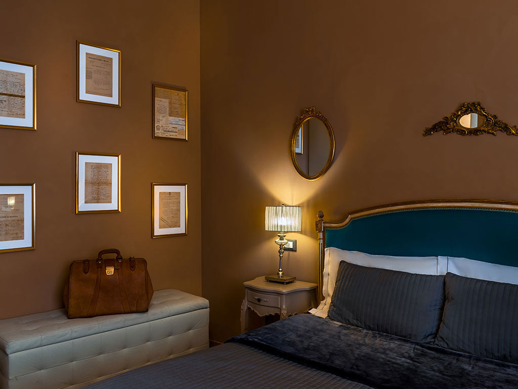 The Deluxe Tiffany room at 051 Boutique R&B