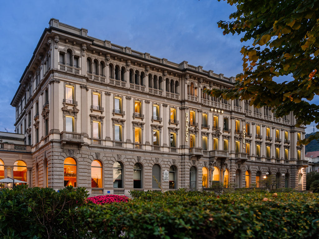 Palace Hotel Como lit up in the evening