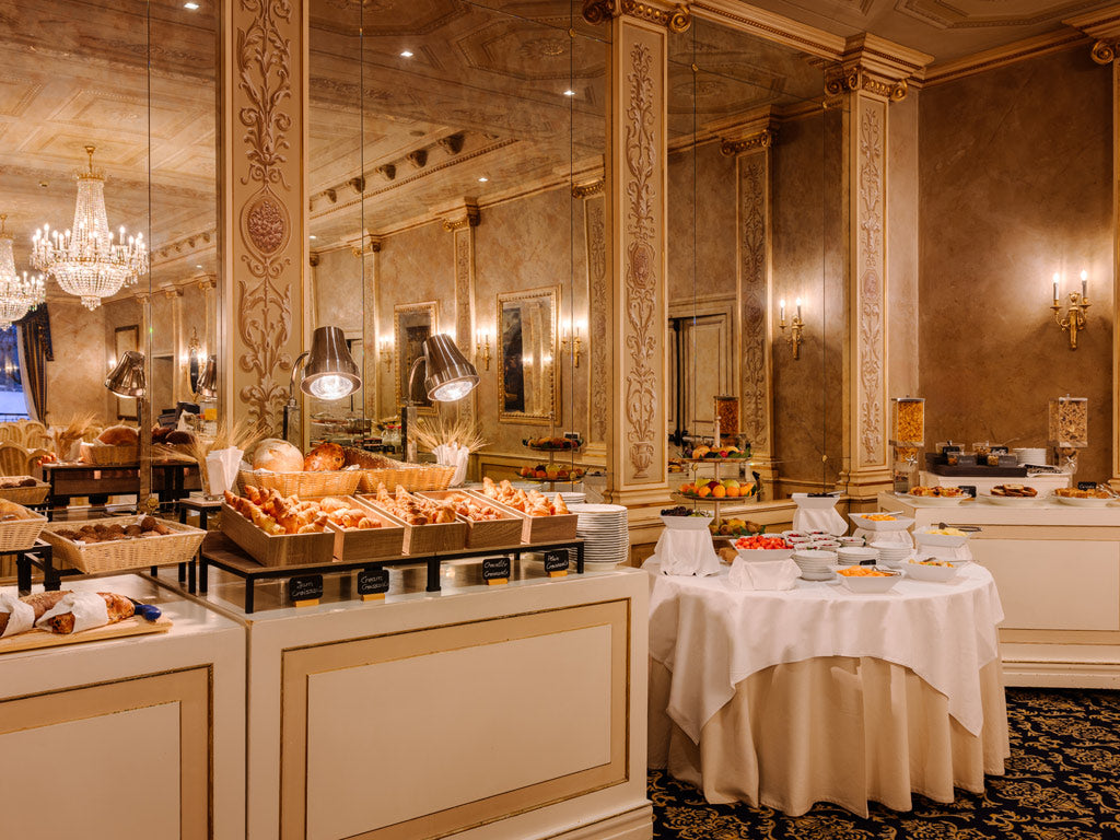 The breakfast room at Palace Hotel Como