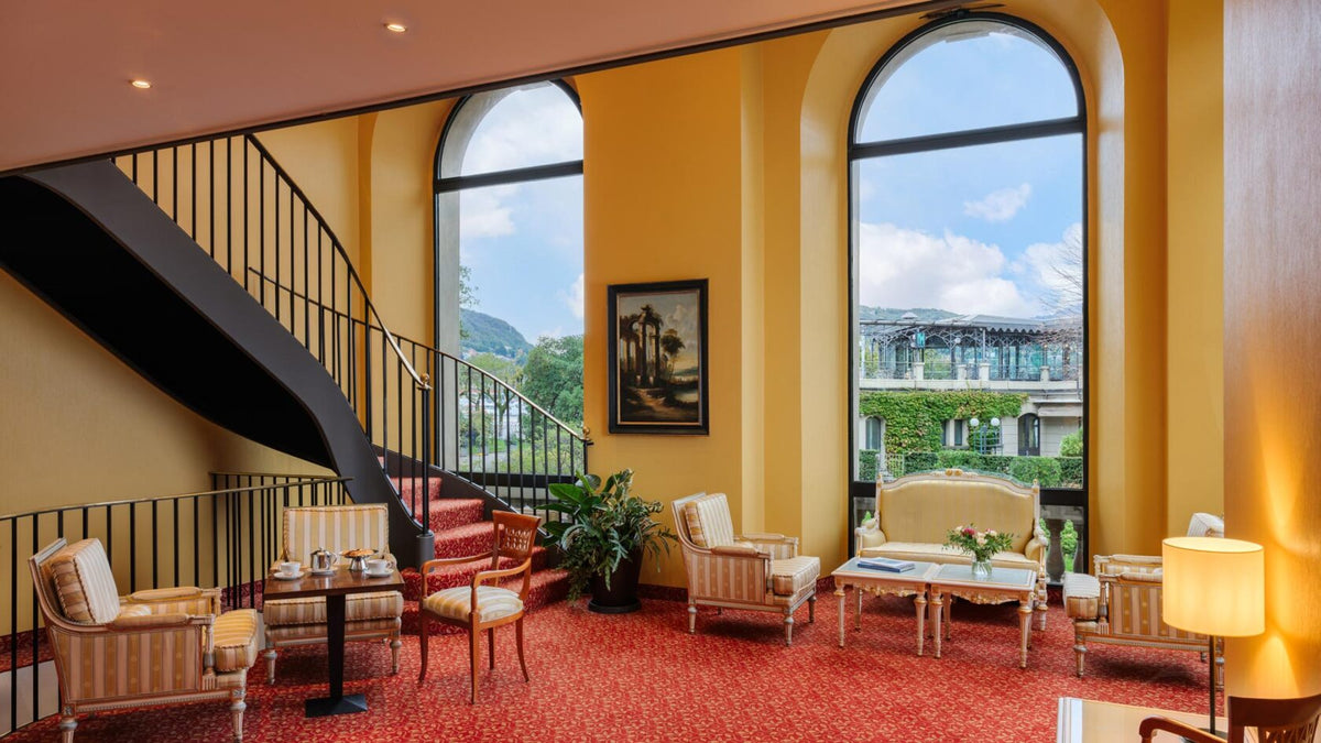 The hall of Palace Hotel Como
