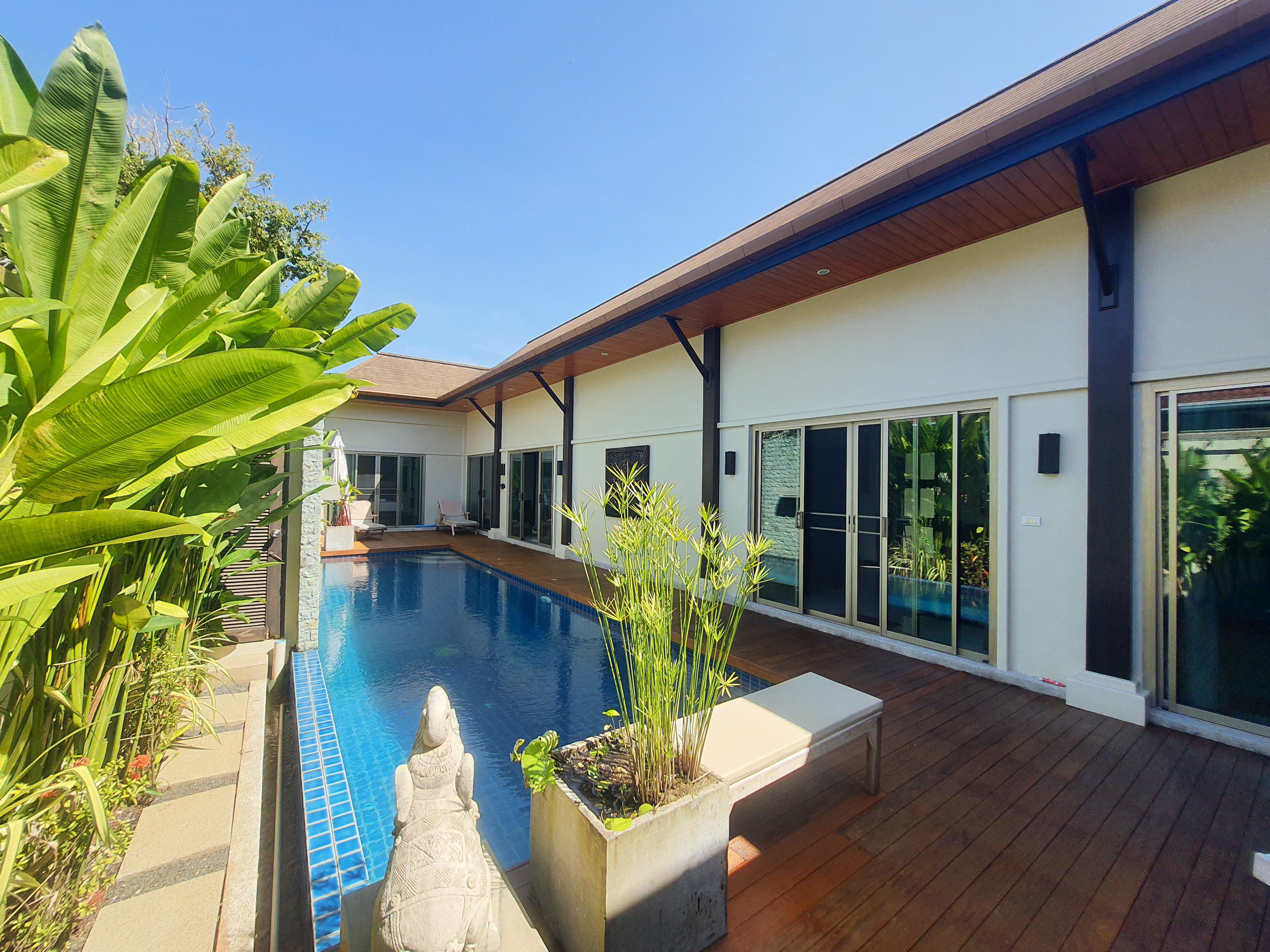 Four Bedrooms Villa Naiharn