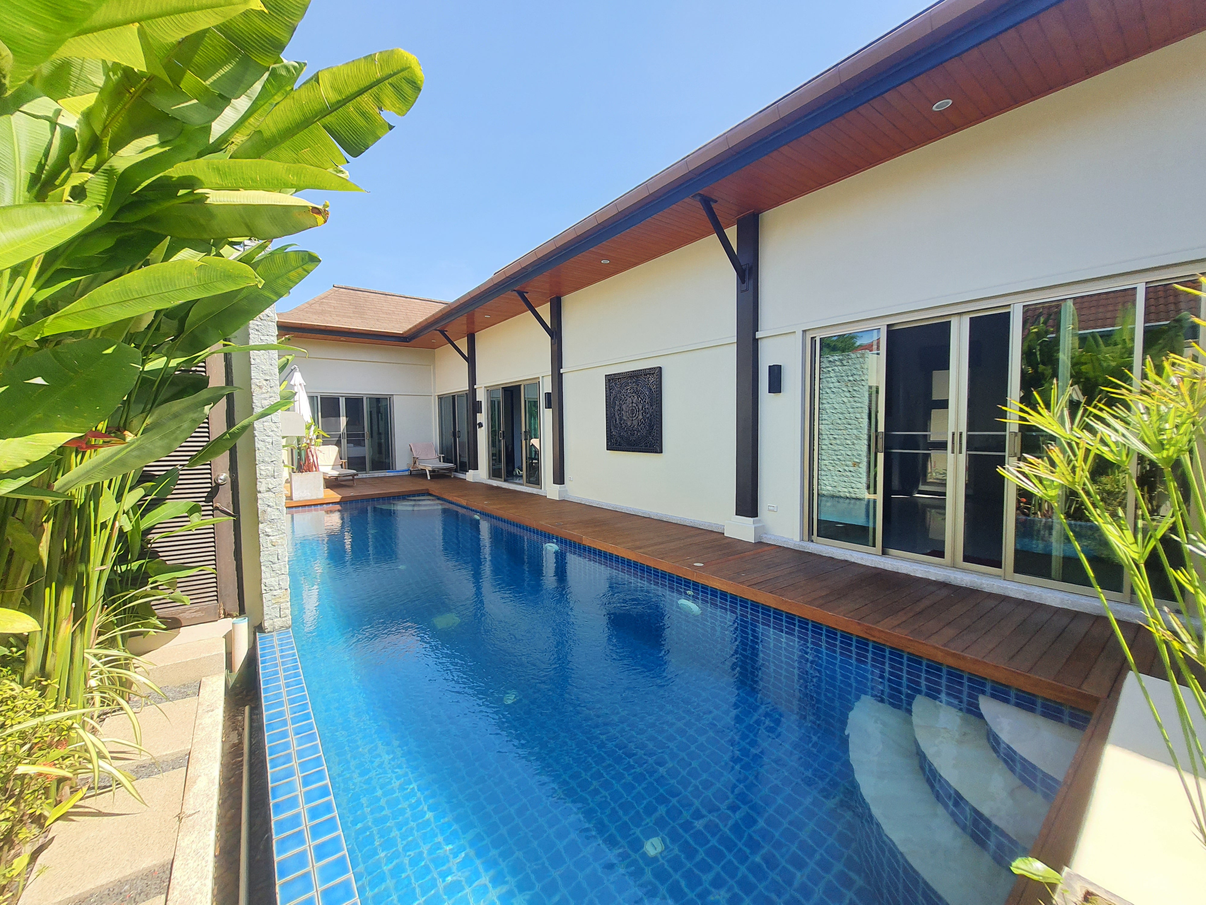 Four Bedrooms Villa Naiharn
