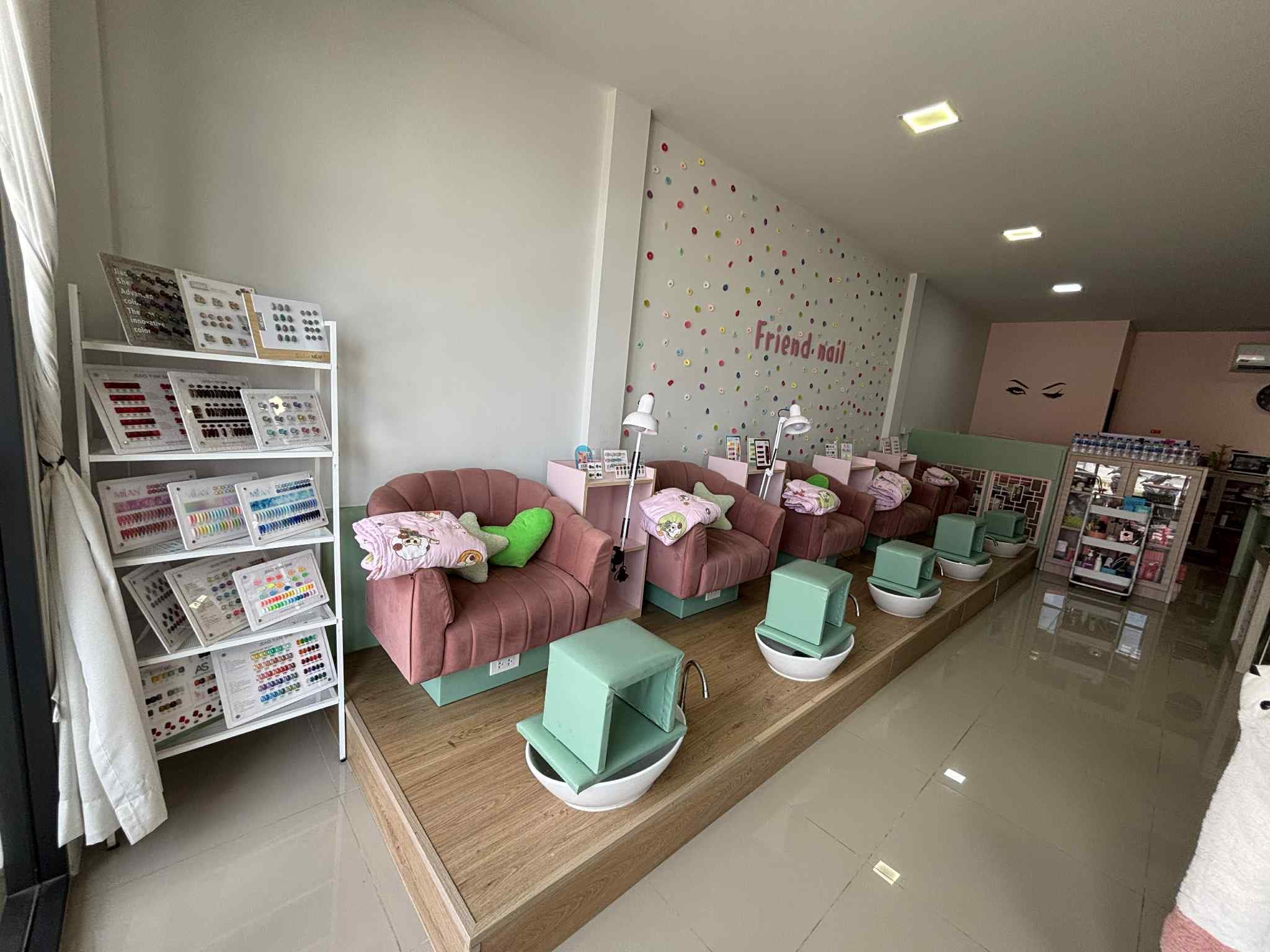 Nail Salon Soi Ta-ied