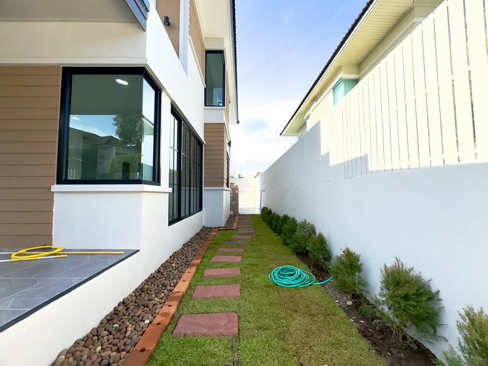 Modern Twin House