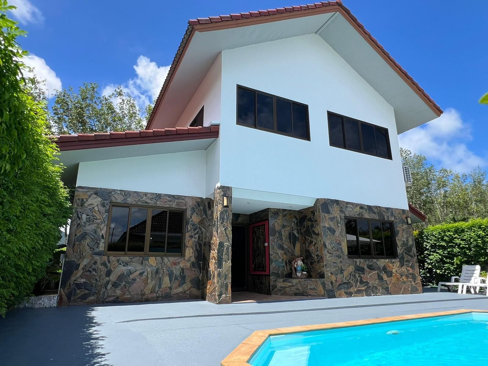Cherngtalay Modern Poolside Retreat