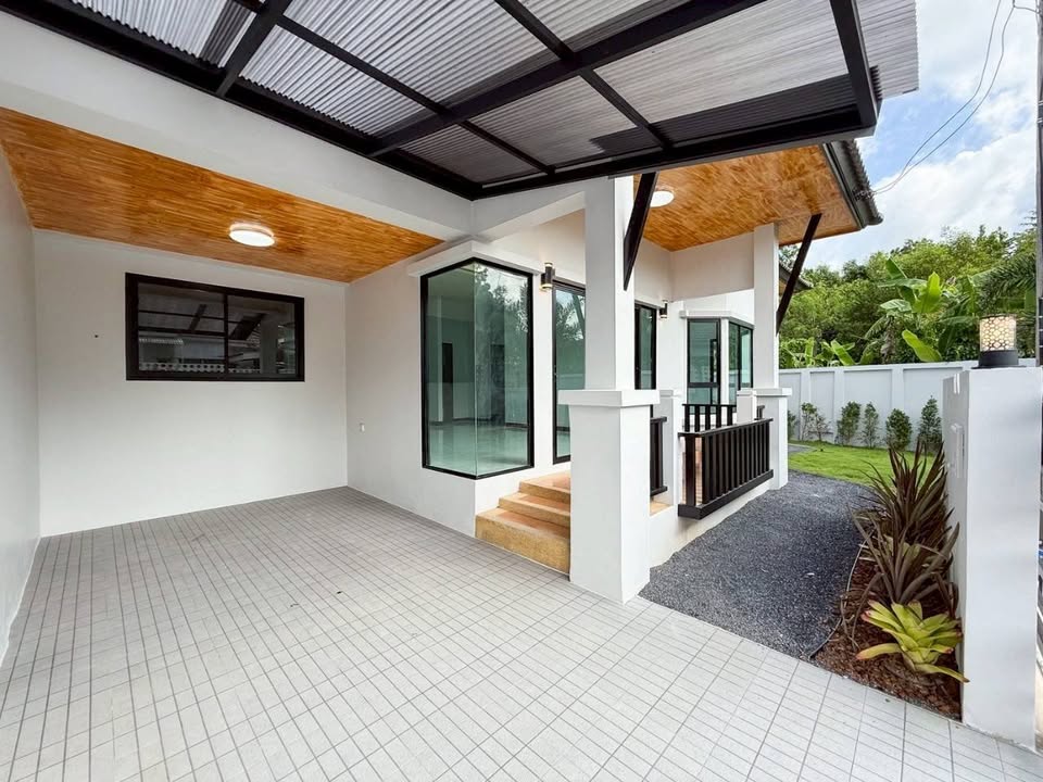 Modern Corner Home Thalang