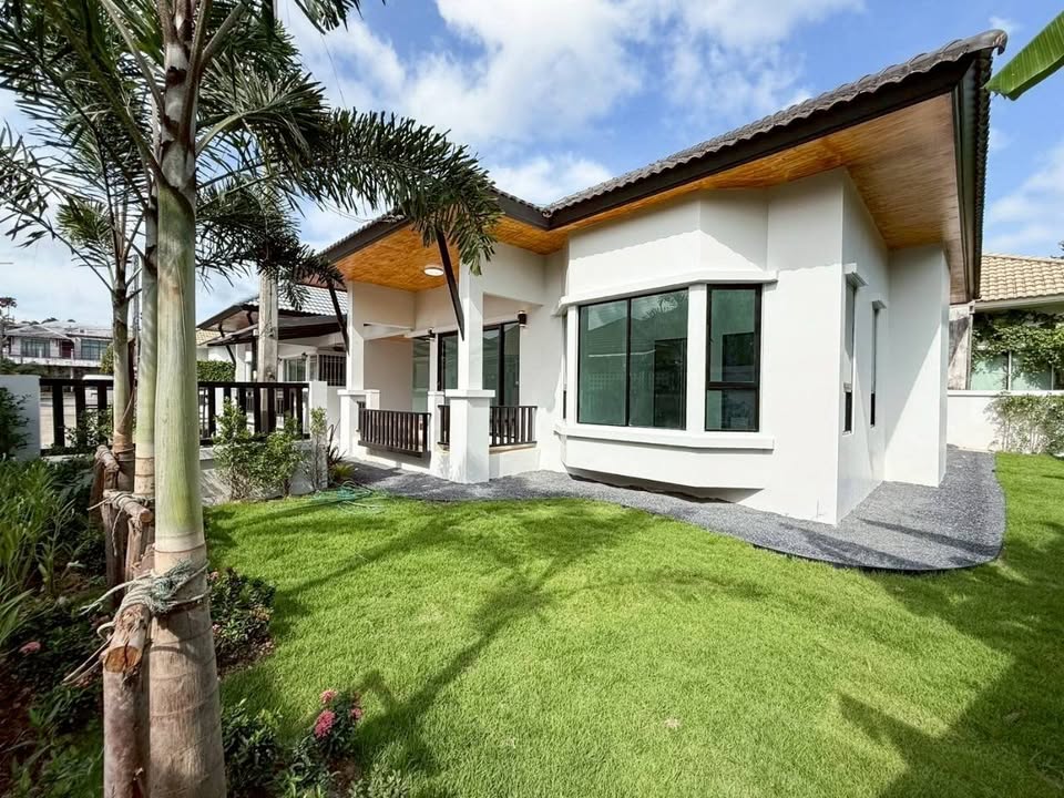 Modern Corner Home Thalang