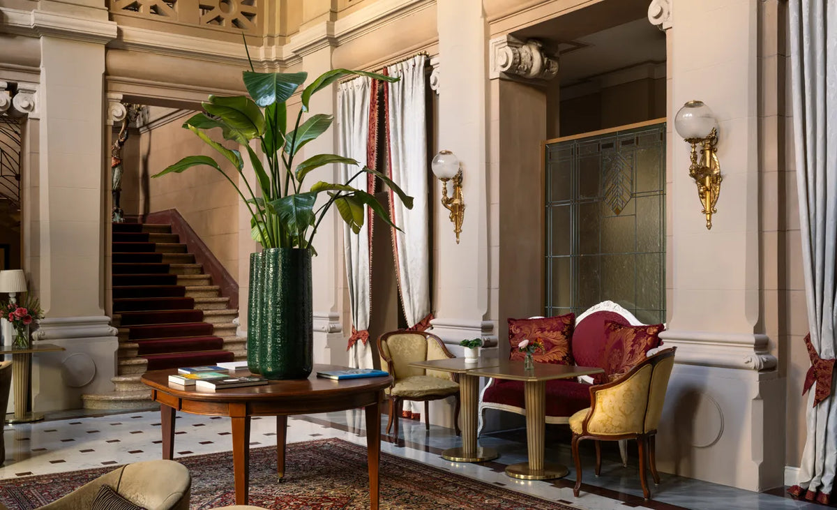 The hall of Albergo Terminus
