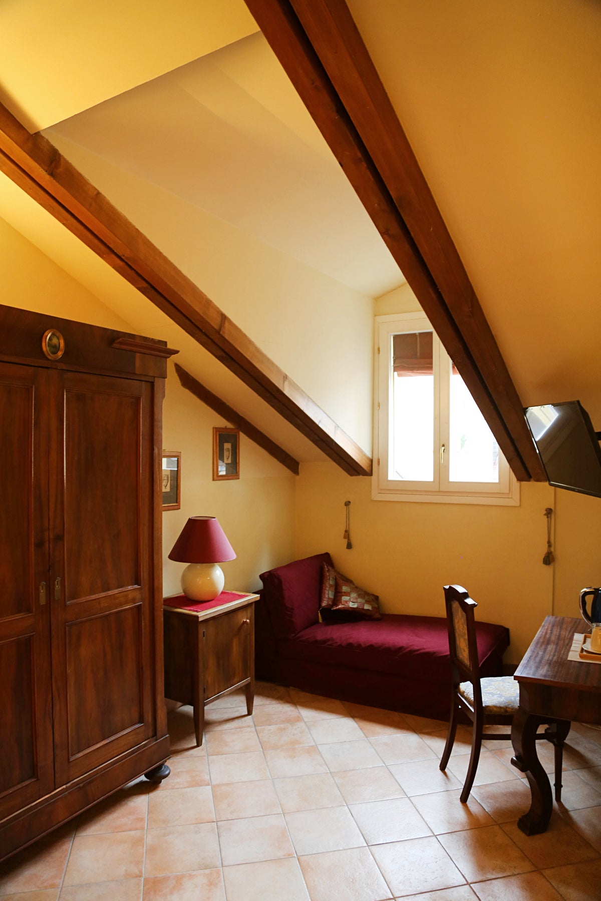 Junior Suite interior at Albergo delle Drapperie