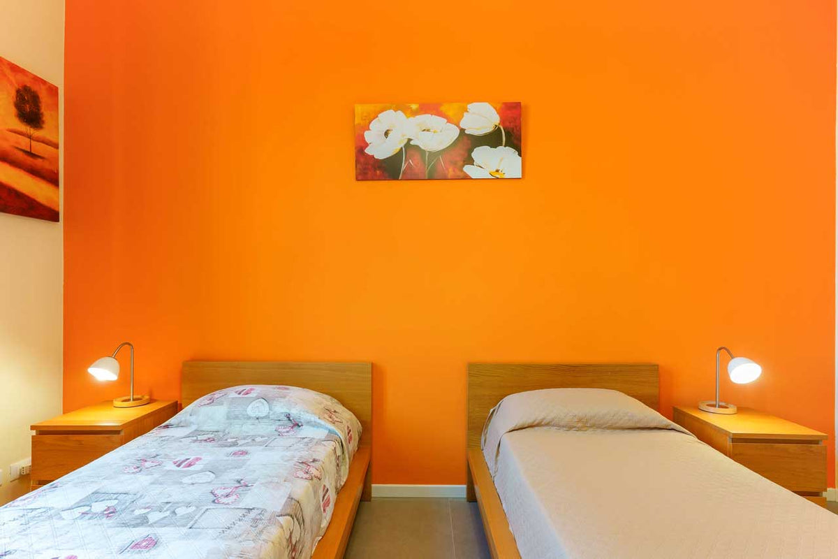 Camera Arancia with single beds at B&B Casa Elide