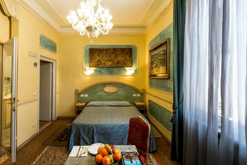 Camera Blu at Antica Residenza d'Azeglio, Bologna