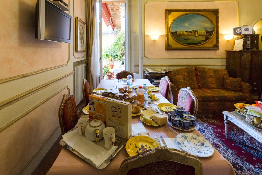Common living room at Antica Residenza d'Azeglio, Bologna