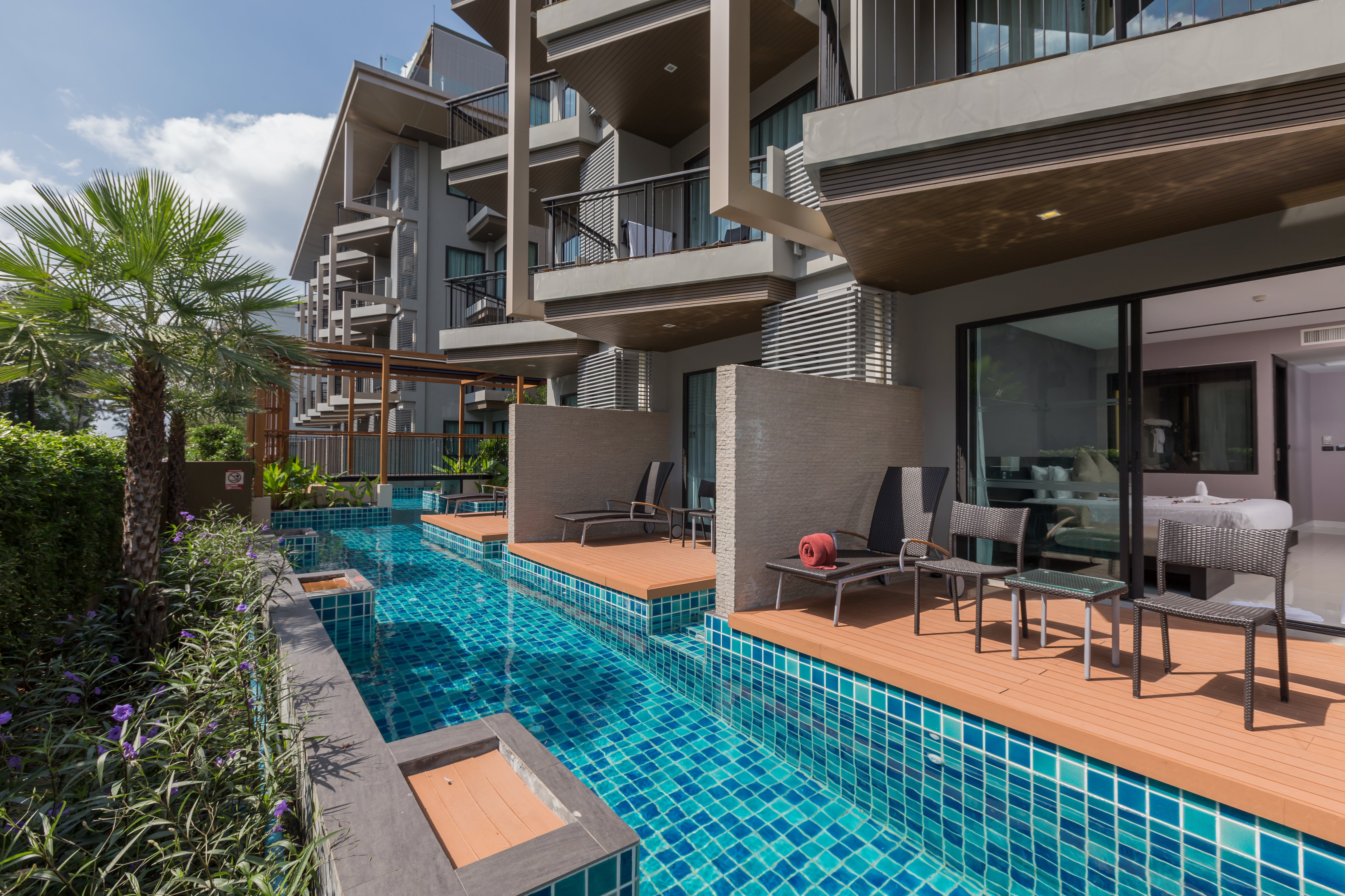 Deluxe Pool Access