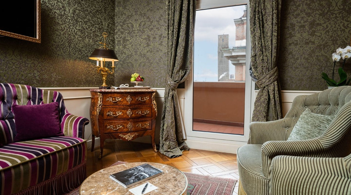 A detail of a Junior Suite at Grand Hotel Majestic "già Baglioni"