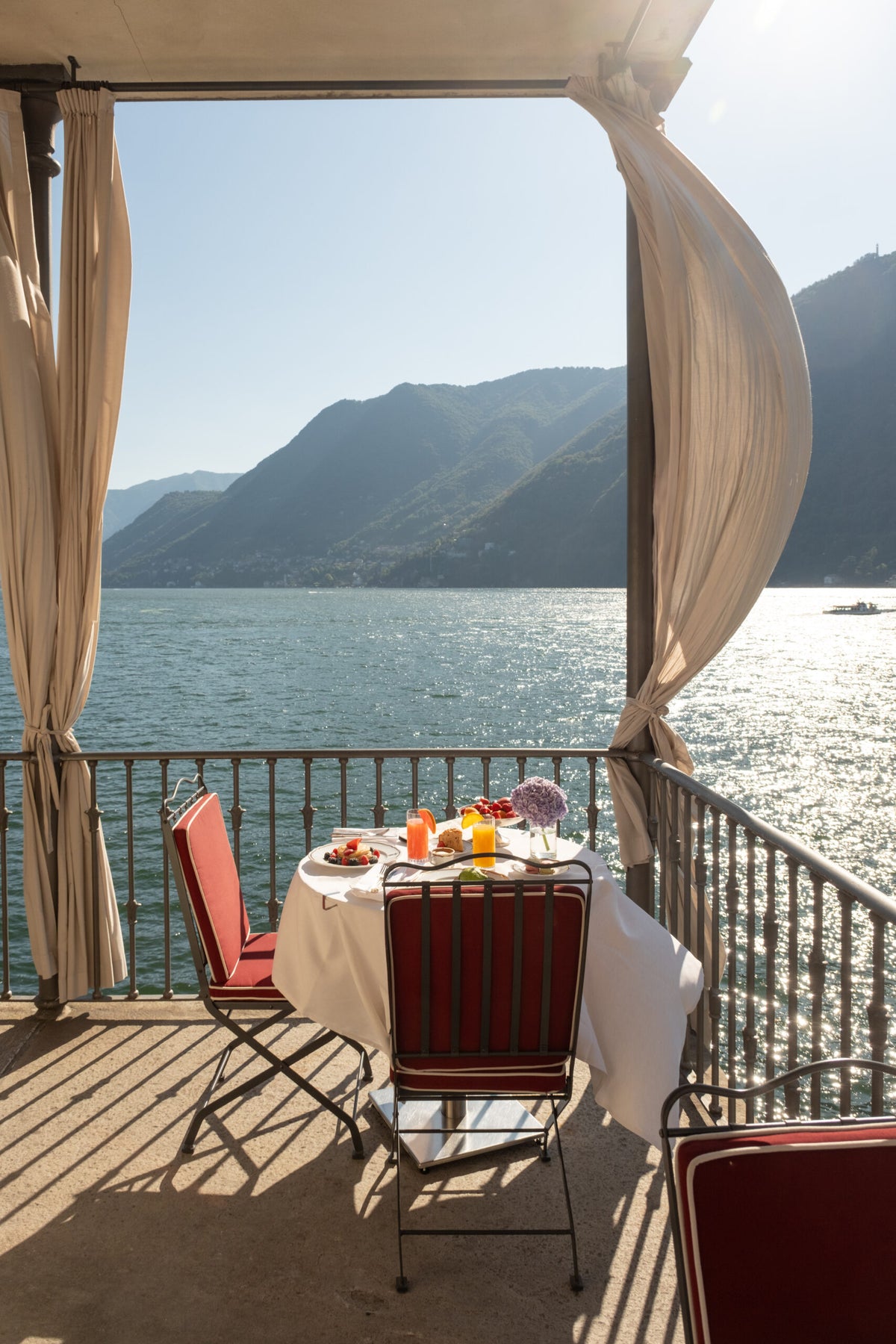 Breakfast on a balcony over the lake at Hotel Villa Flori