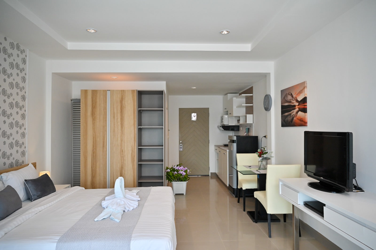 Modern Deluxe Room