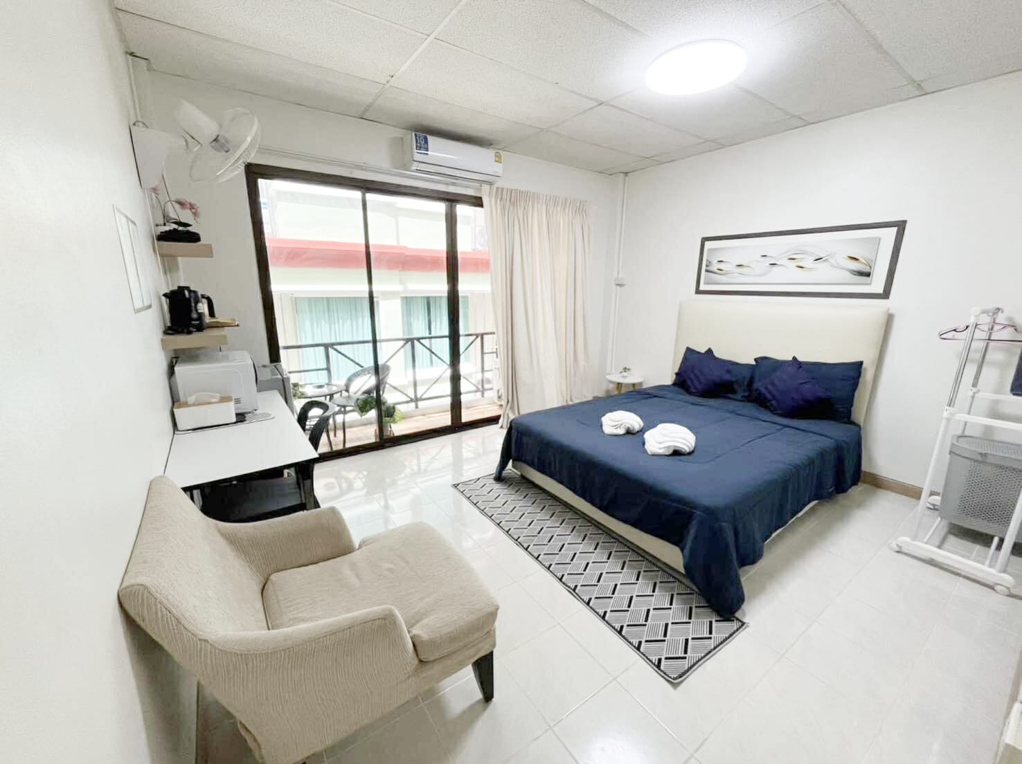 Hotel 13 Rooms for Lease in Patong