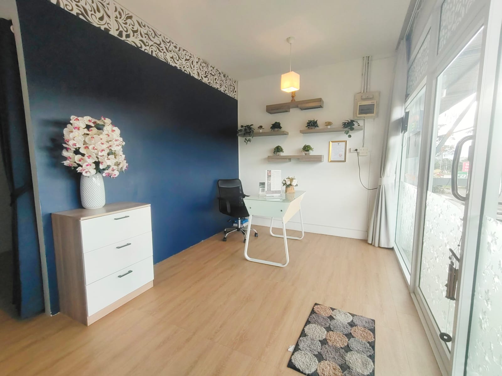 Massage Shop for Lease