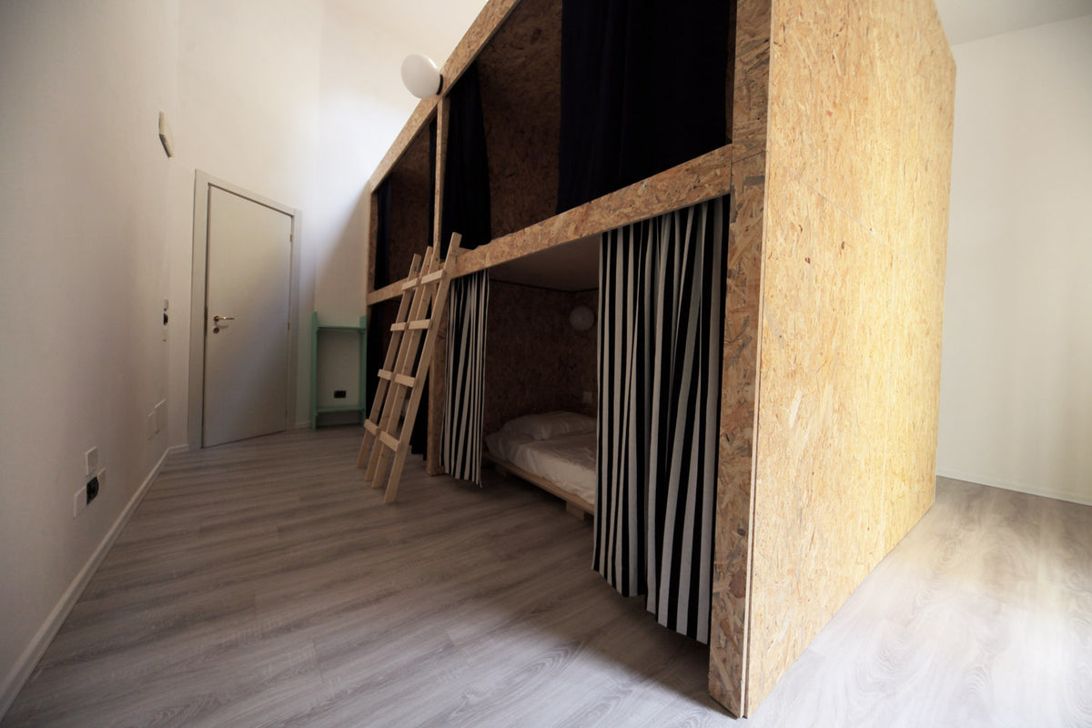 The Caravan 8-bed mixed dorm at Dopa Hostel