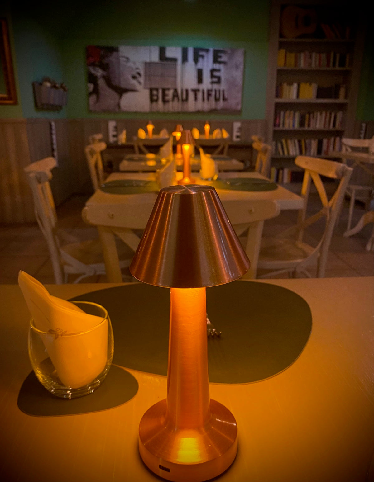 An evening table at Ciàpa Fiaa