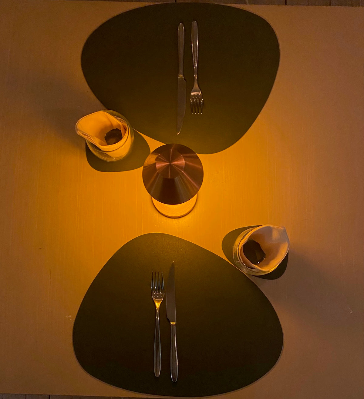 A table set by lamplight at Ciàpa Fiaa