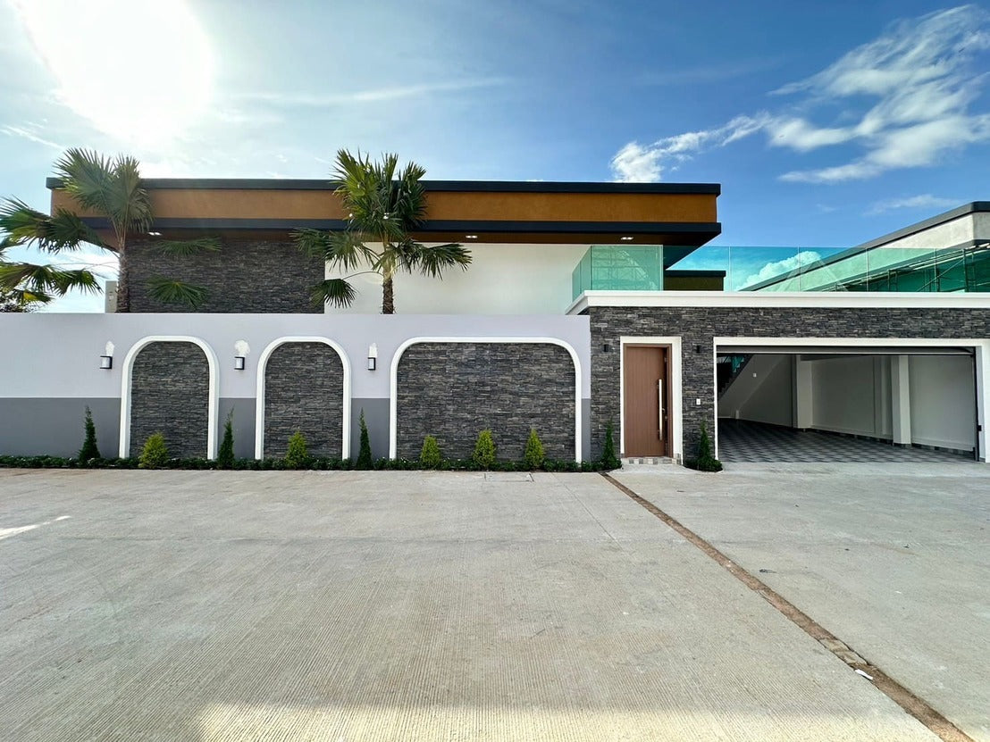 Luxury Pool Villa