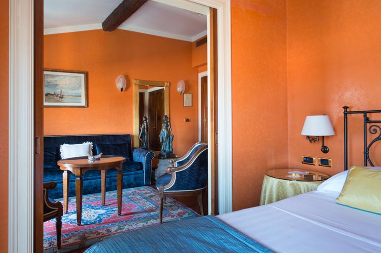 A suite at Art Hotel Orologio, Bologna