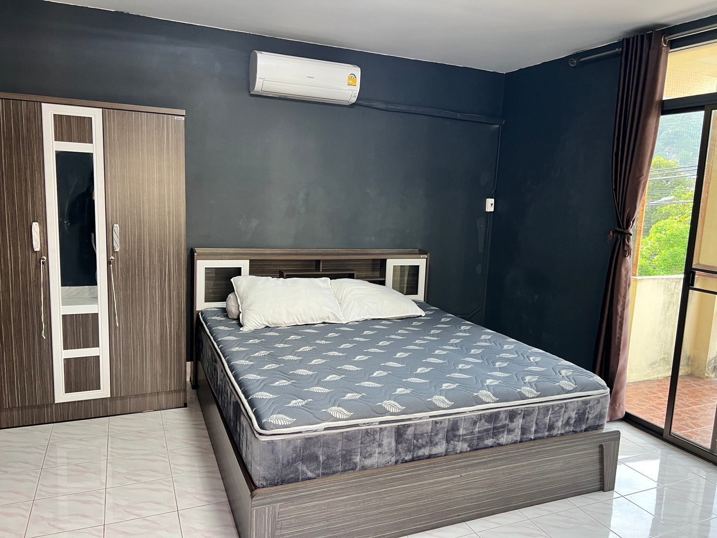 Three Storey Room Rental and Bar