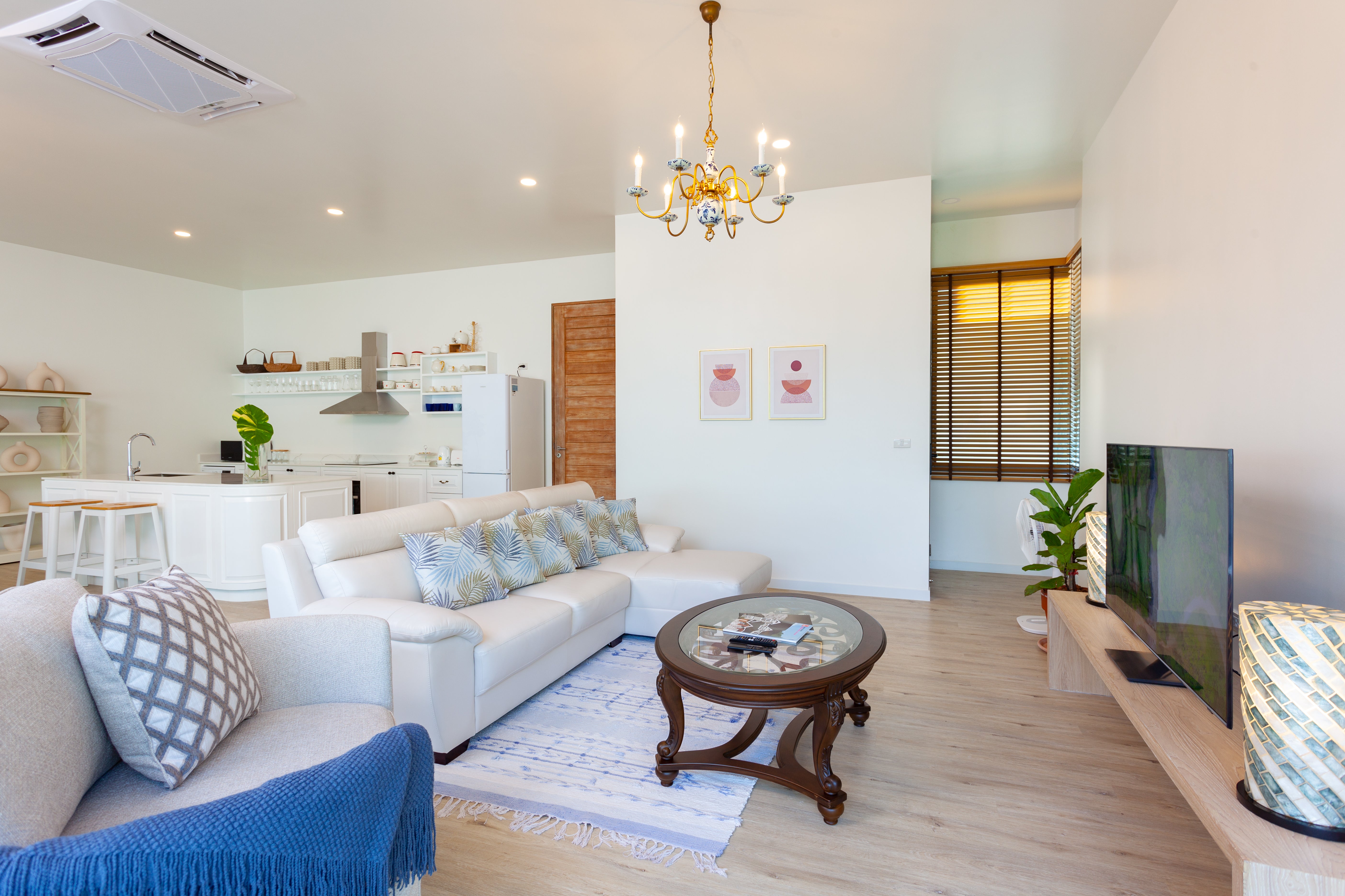 Seafront Penthouse with Jacuzzi