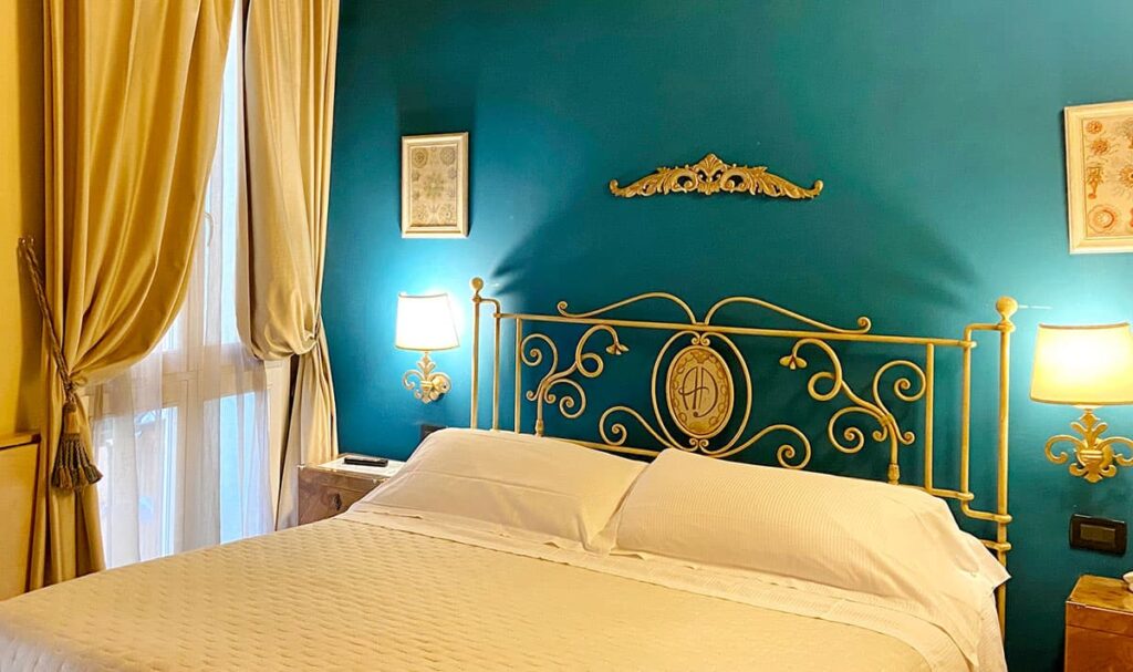 The Comfort Twin room at Albergo delle Drapperie, Bologna