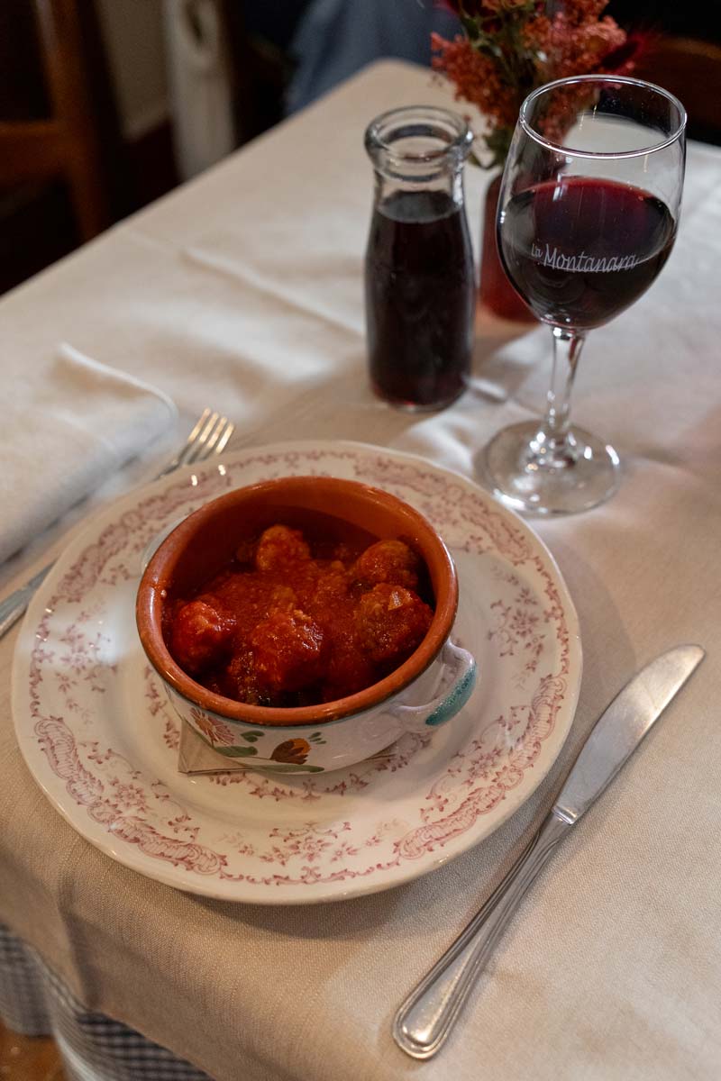 Meatballs in tomato sauce with red wine at La Montanara