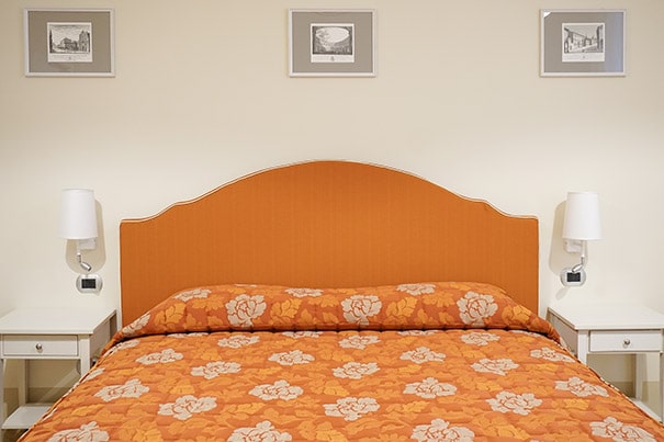 Double bed in the Re Enzo Room at Casa Isolani