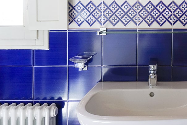 Bathroom of the Santo Stefano Room at Casa Isolani