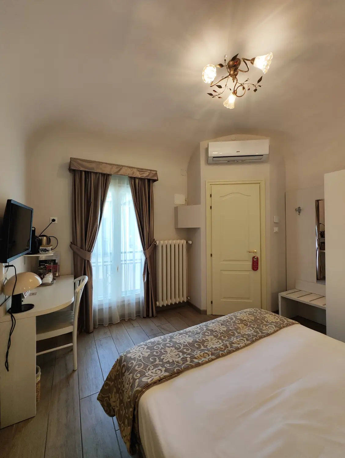 Inside the Beatrice room at Luxury B&B Casa Faccioli