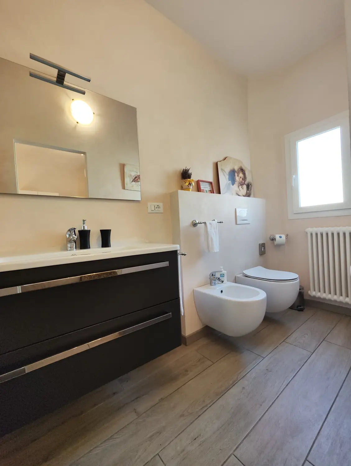 The bathroom of the Beatrice room at Luxury B&B Casa Faccioli