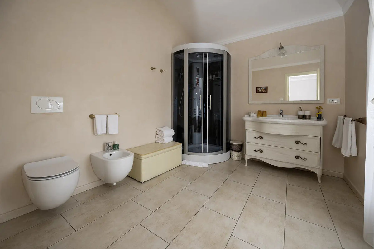 Inside the Raffaele room at Luxury B&B Casa Faccioli