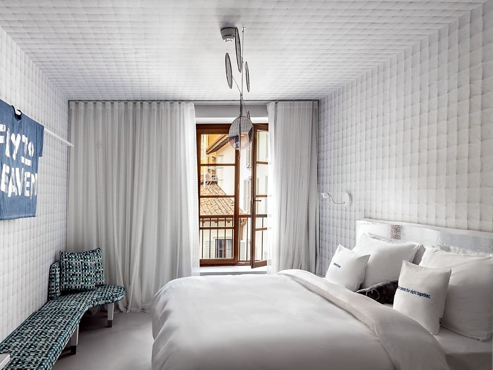 White double room with quilted walls at 25hours Hotel Florence Piazza San Paolino
