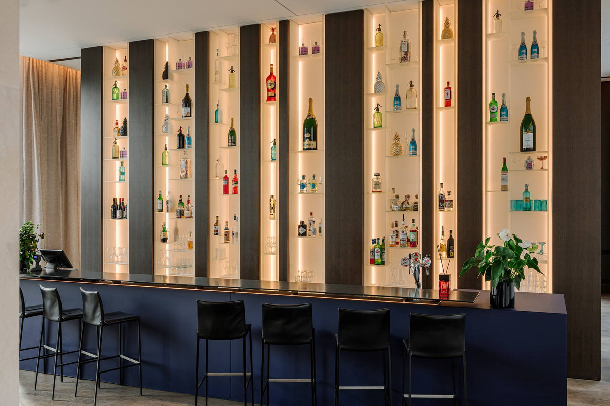 The bar at Hilton Lake Como