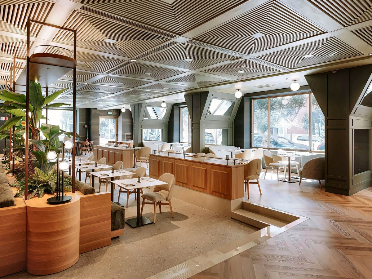 The Connubio Bistrot dining room at Mövenpick Hotel Bari, full of plants and daylight