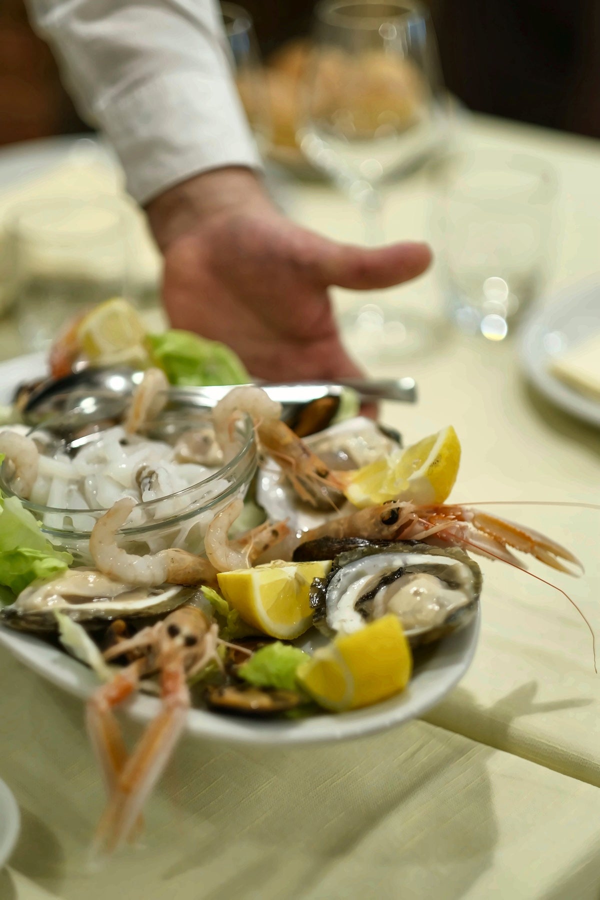 A platter of raw oysters, prawns and langoustines at Al Sorso Preferito