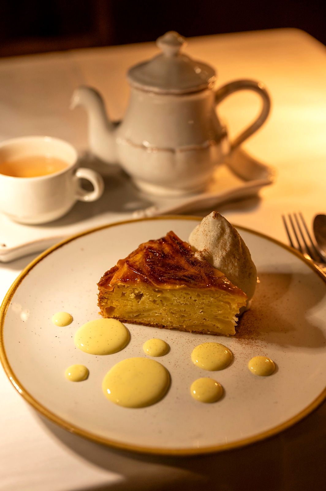 Afternoon tea and cake at the Baretto di San Vigilio