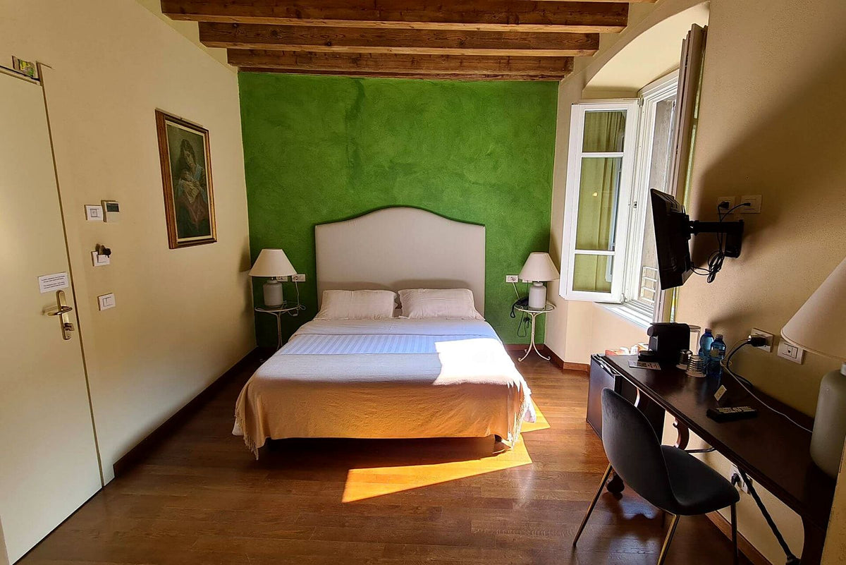 Superior room with beamed ceiling at Hotel Piazza Vecchia