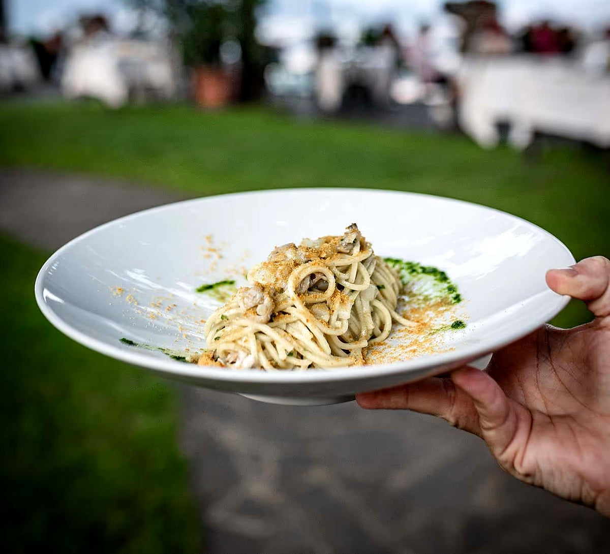 Spaghetti carried out to the garden at Il Pianone