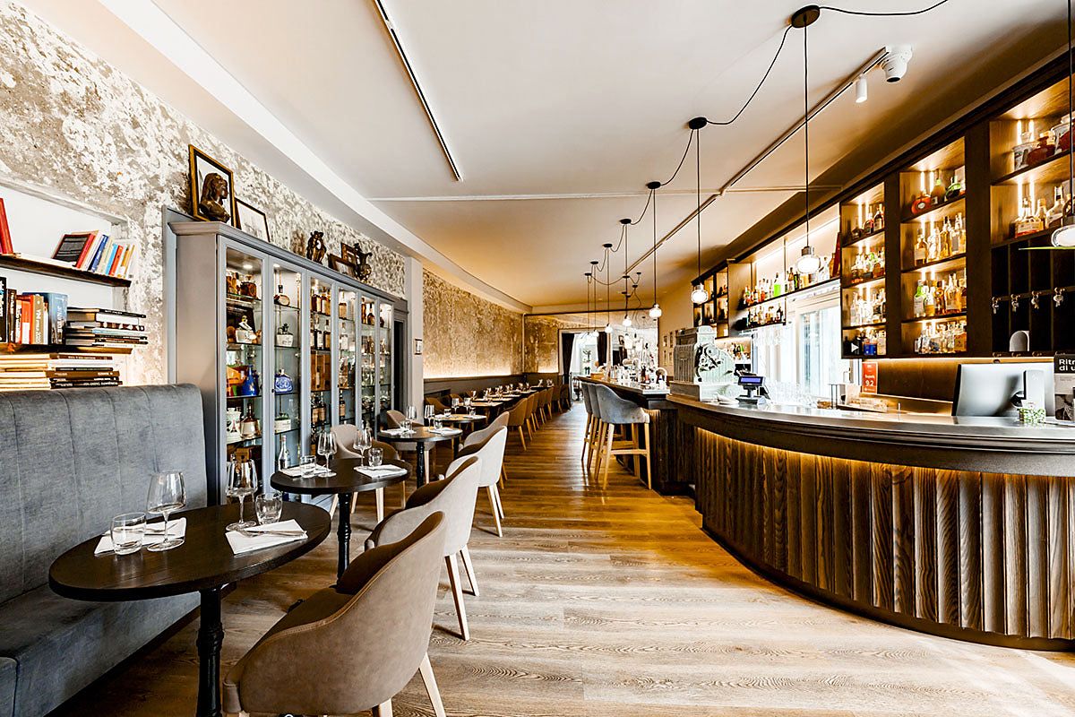 Dining room and bar at Il Sole