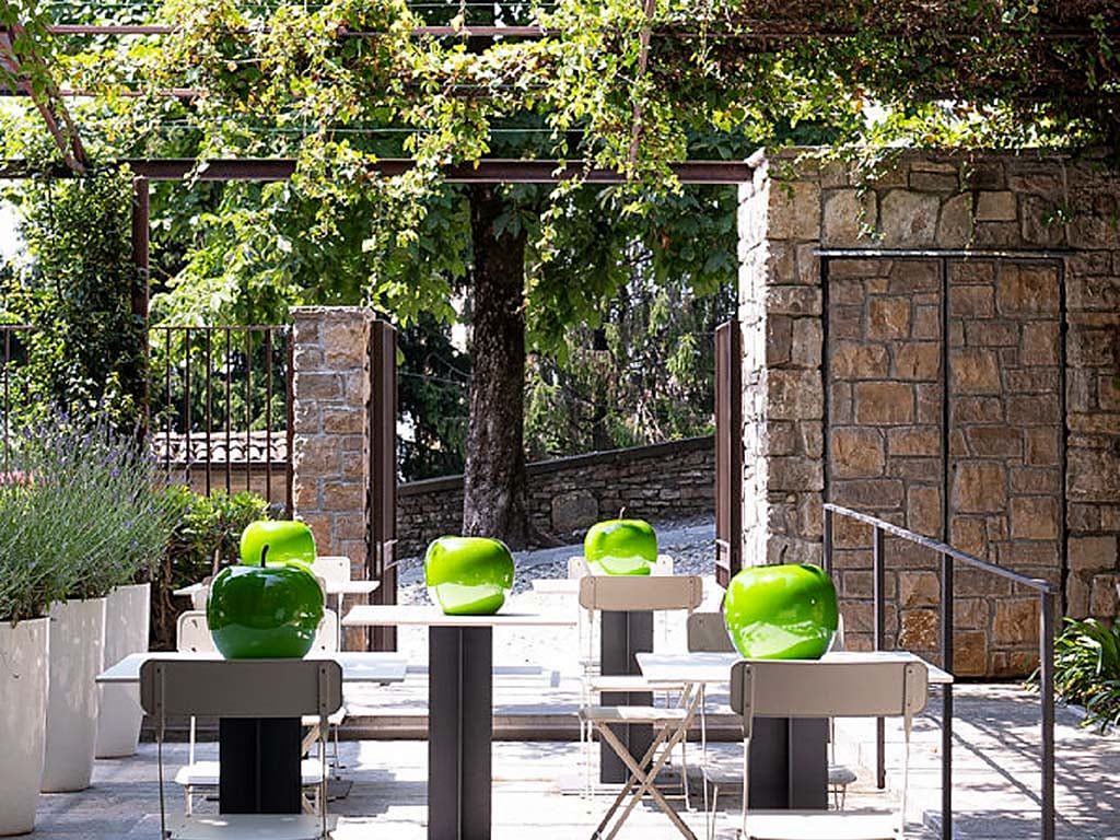 Garden courtyard at Le Funi Hotel