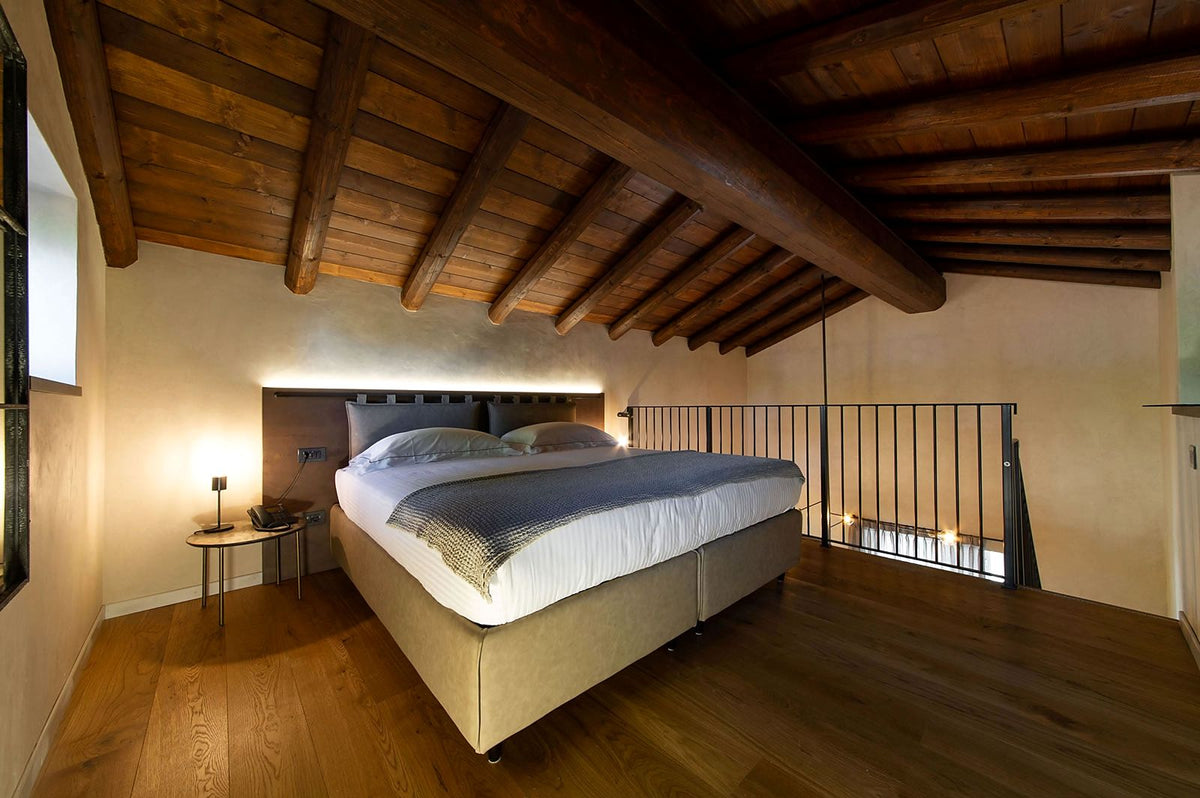 Beamed bedroom at Relais San Vigilio al Castello
